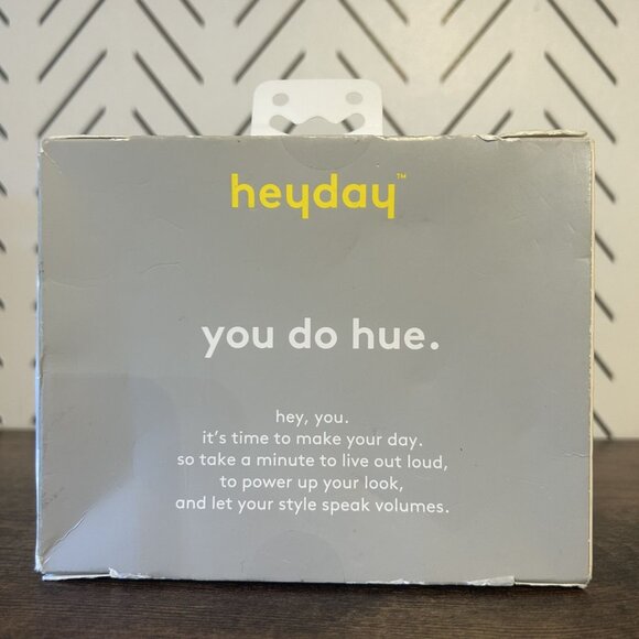 NIB Heyday Soft Purple Flower Daisy AirPods Case Cover Generation 1 & 2 Clip - Picture 3 of 7